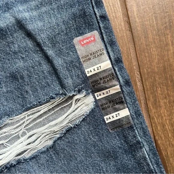 NWT Levi’s High Waisted Mom Jeans Distressed Sz 24 - Picture 9 of 11